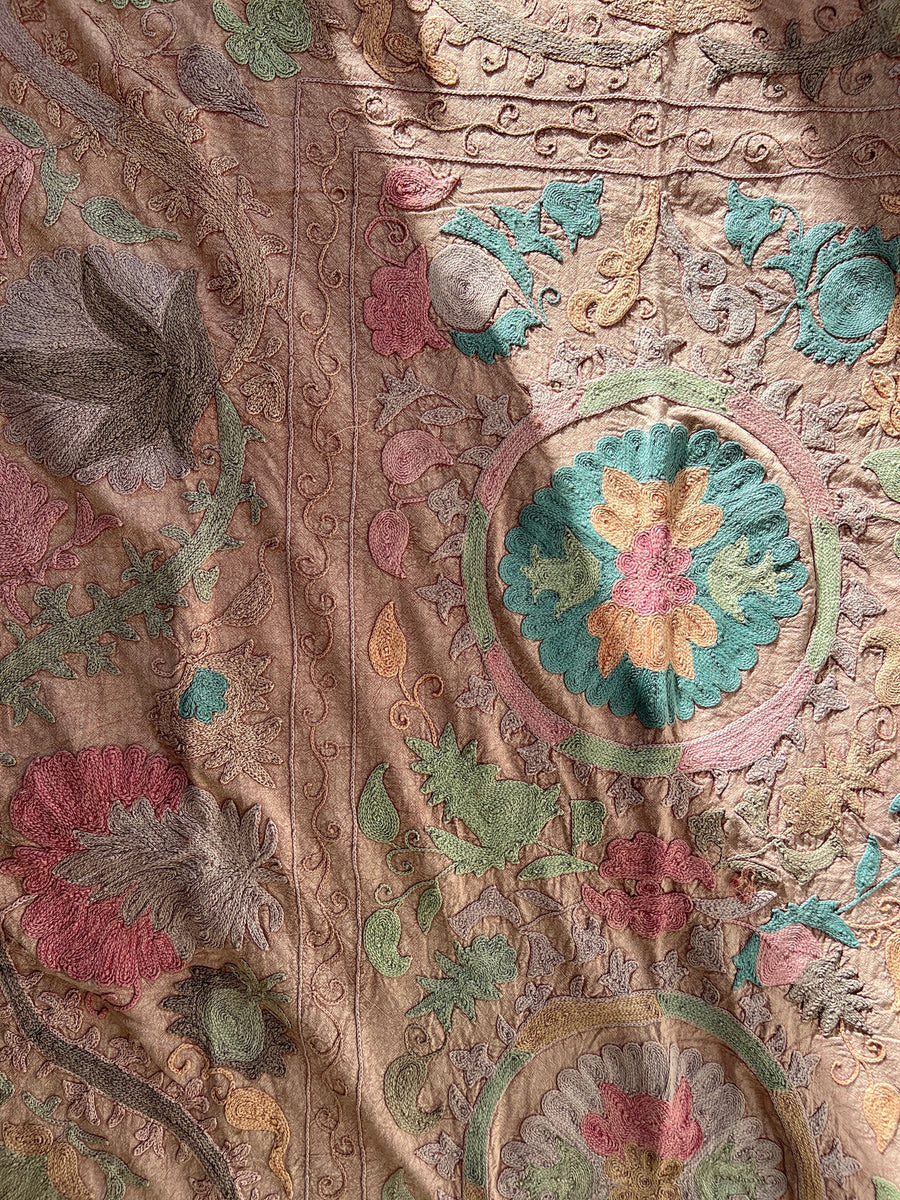 Tapisserie Murale Indienne Suzani – Broderie, Imprimé Floral – 60x90 Pouces – NEUVE